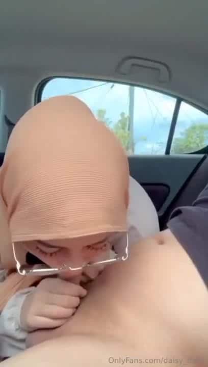 Cerita Seru Pasangan Hijab Nyepong di dalam Mobil Abg Kacamata Jago melayani Video Viral Top Trending Global New 2024